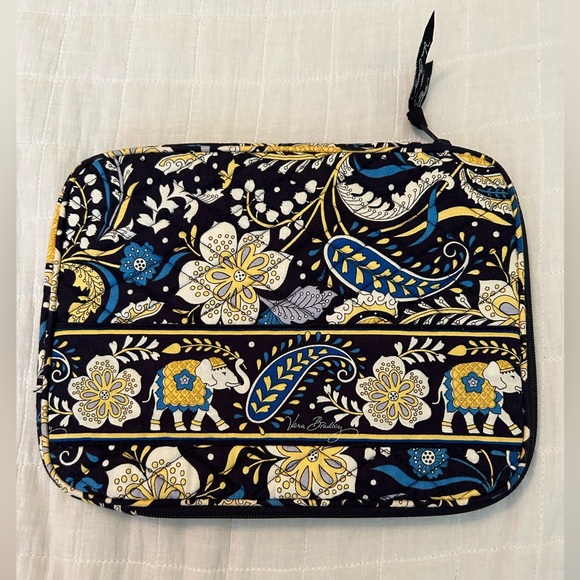 Vera Bradley technology case - Picture 2 of 3